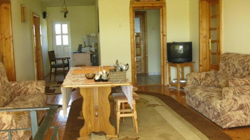 Lary Hostel Сучеава Екстериор снимка