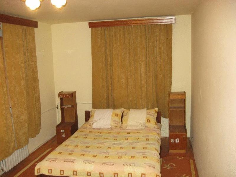 Lary Hostel Сучеава Екстериор снимка